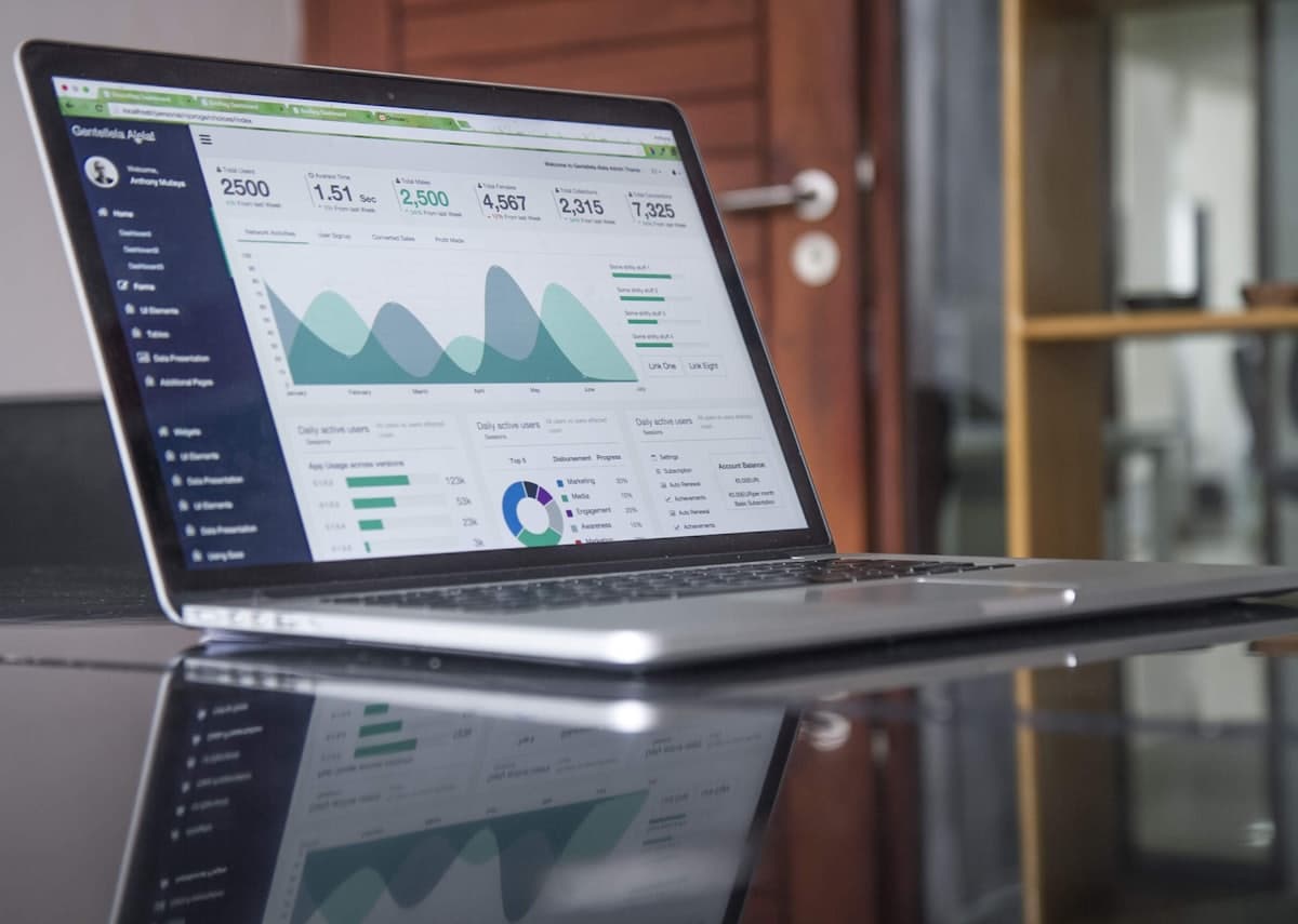 Dashboard on a laptop used while reviewing a cloud reset list